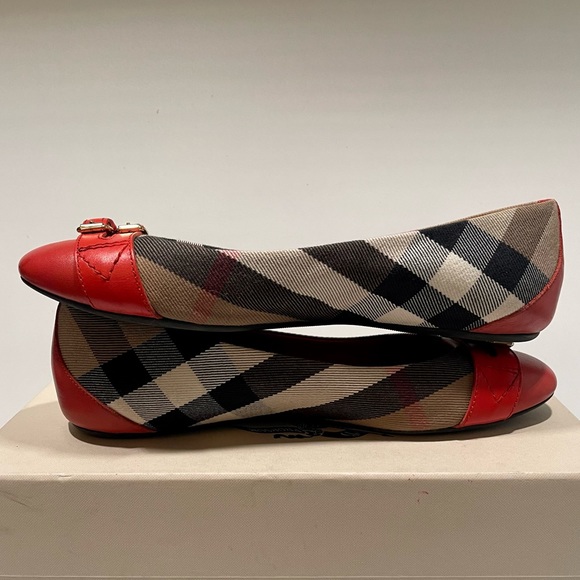 **SOLD** Burberry | Avonwick Housecheck Flats - Picture 8 of 12